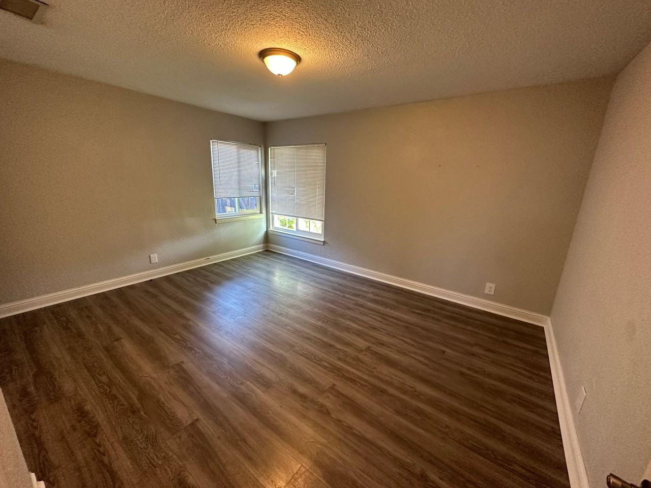 204 Emerson Ave - Photo 4 of 20