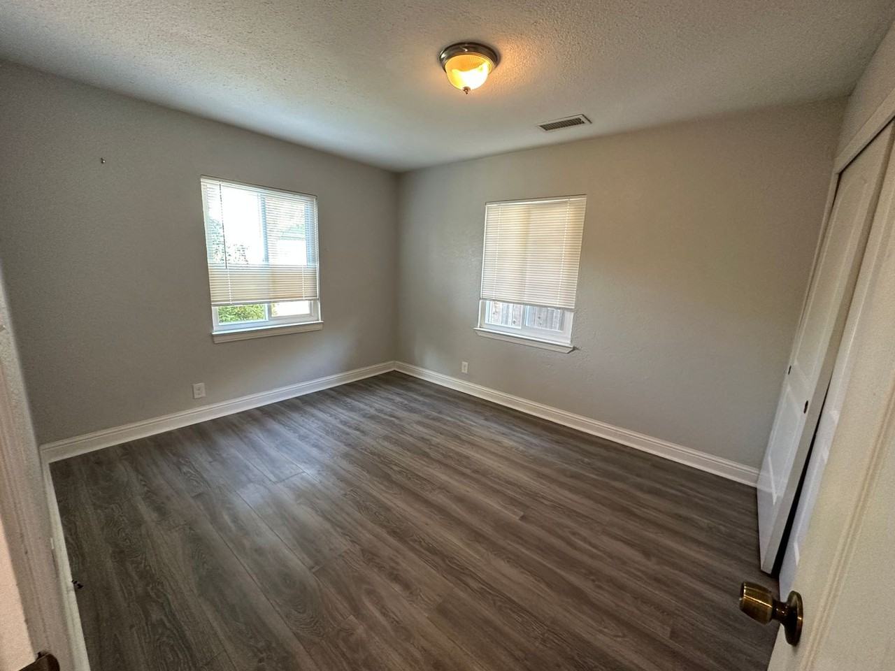 204 Emerson Ave - Photo 6 of 20