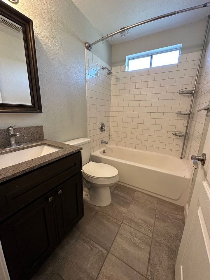 204 Emerson Ave - Photo 7 of 20