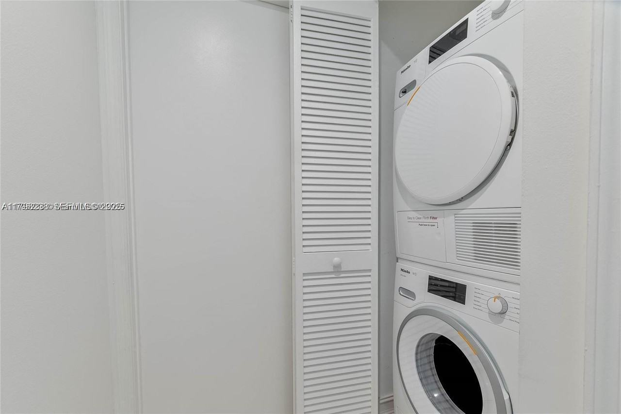 601 Northeast 36th Street #1411 - Photo 4 of 18