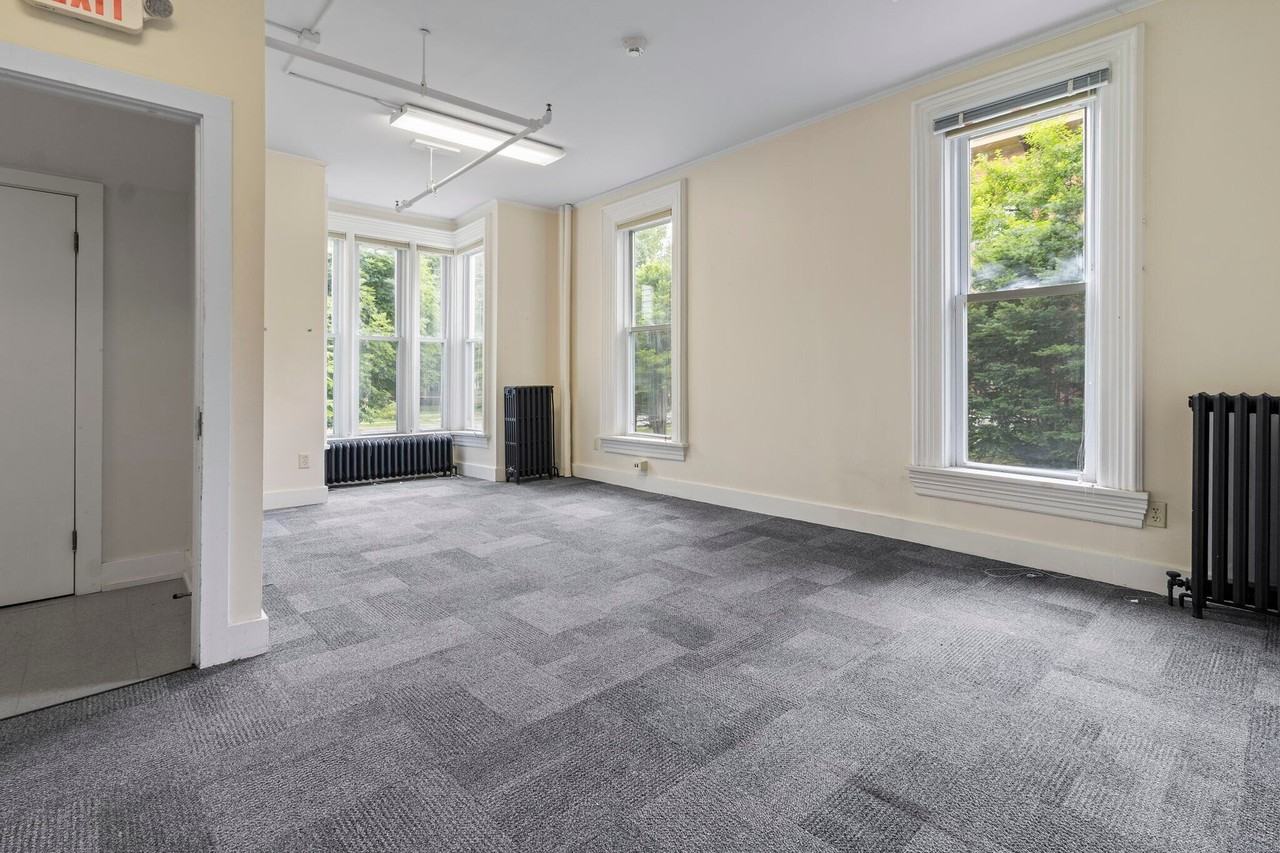 40 E Main St #1A - Photo 3 of 9