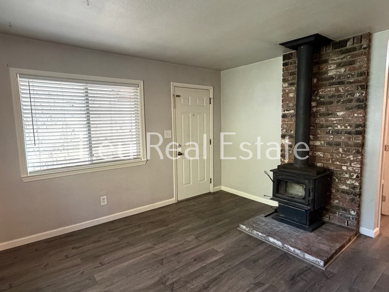 2933 Laurel Dr #NA - Photo 3 of 15