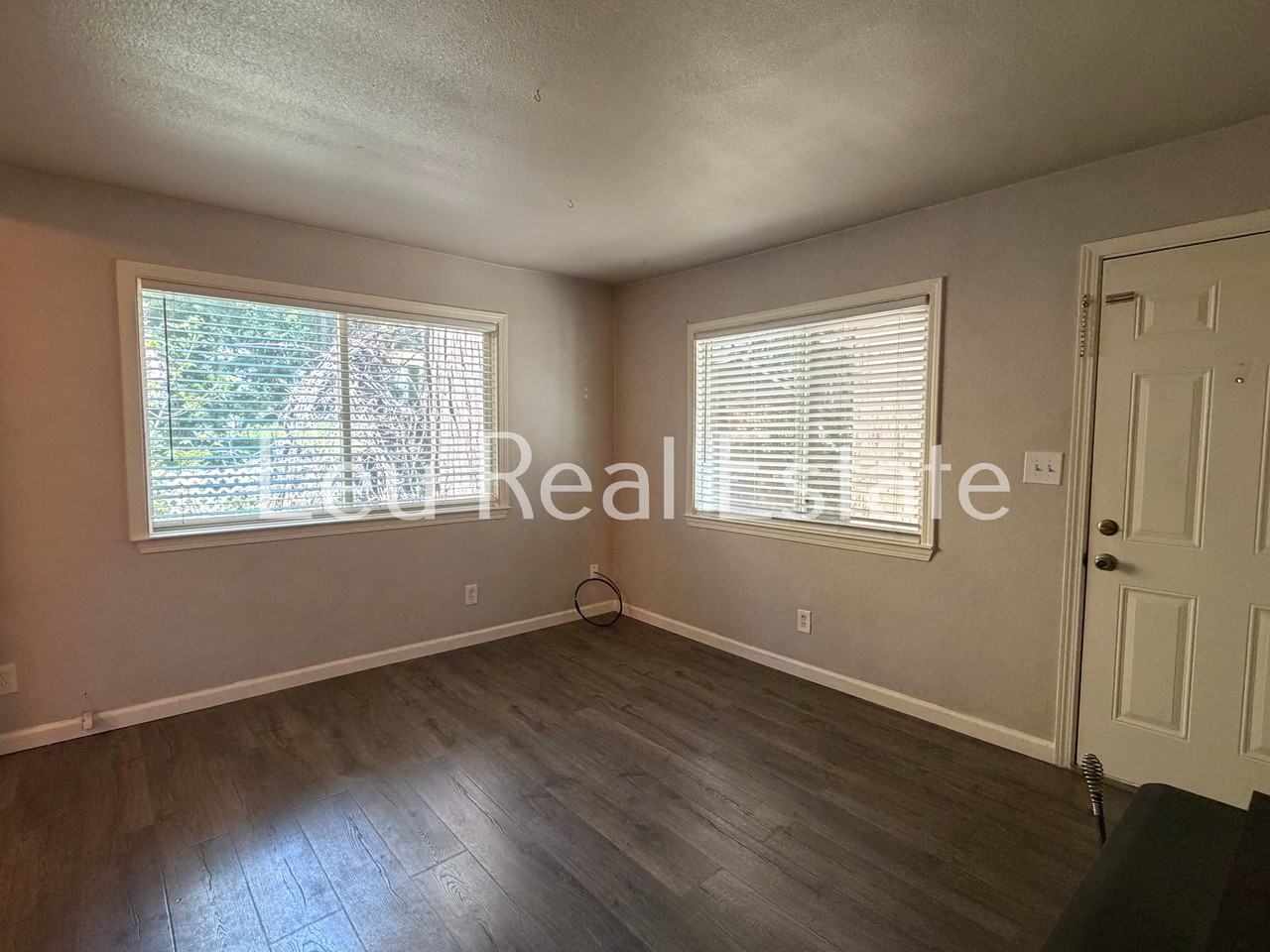 2933 Laurel Dr #NA - Photo 4 of 15