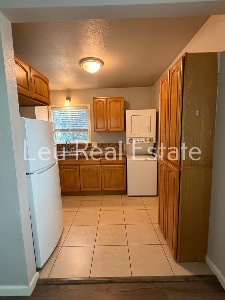 2933 Laurel Dr #NA - Photo 6 of 15