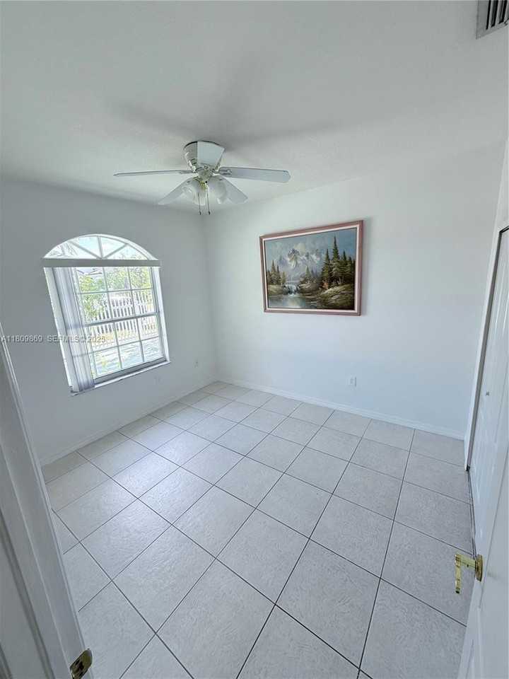 14121 Southwest 168th Lane #0 - Photo 4 of 36