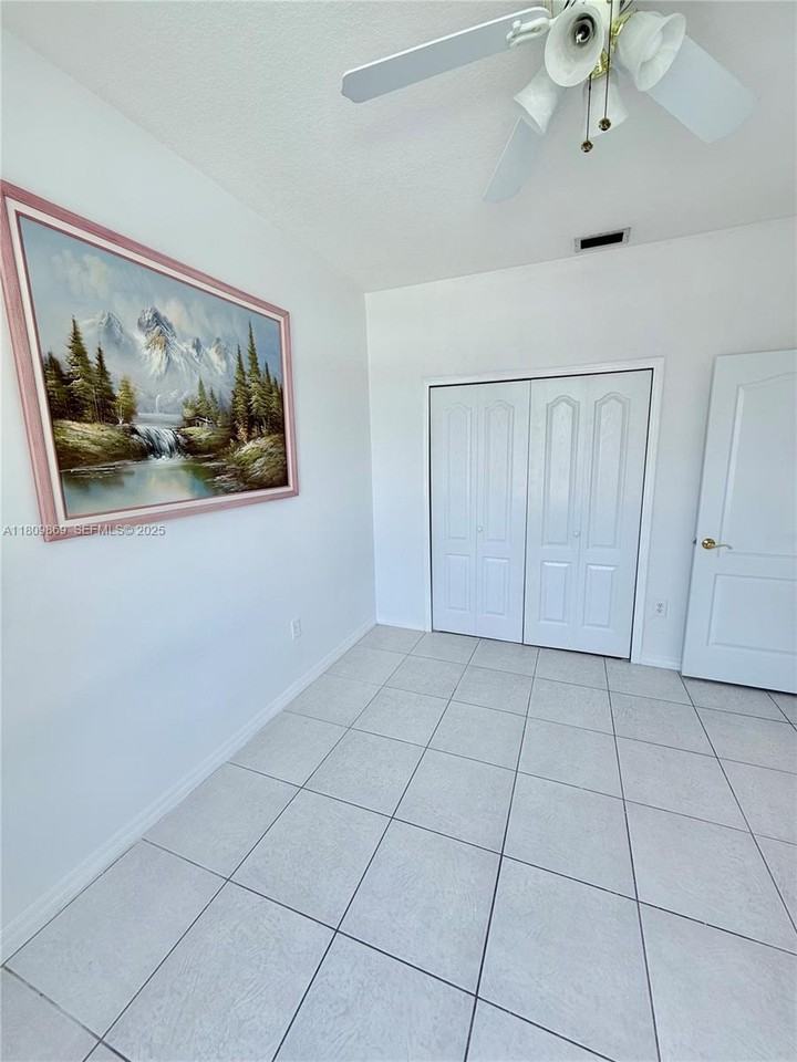 14121 Southwest 168th Lane #0 - Photo 6 of 36