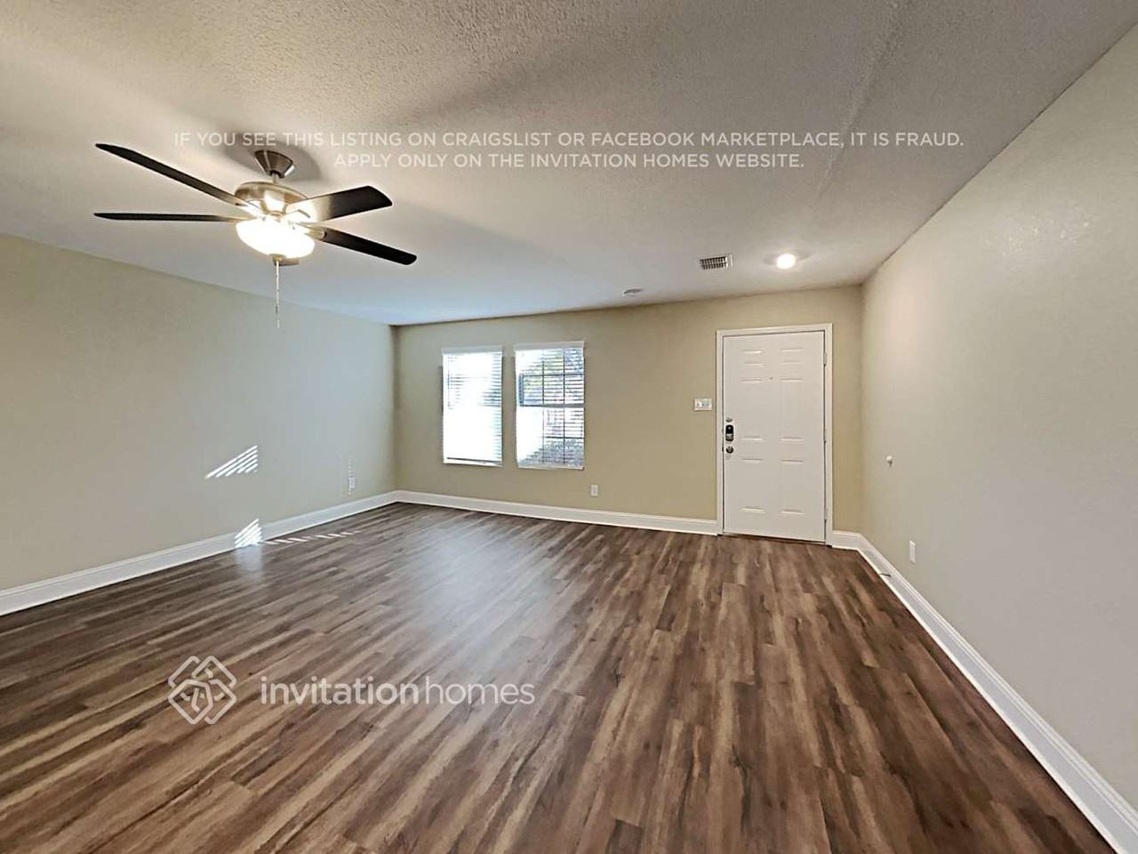 2361 Live Oak Dr - Photo 3 of 17