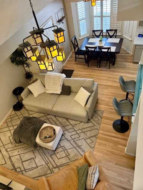 319 N Argyle Ct - Photo 3 of 10