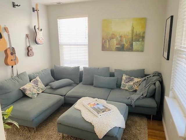 319 N Argyle Ct - Photo 4 of 10