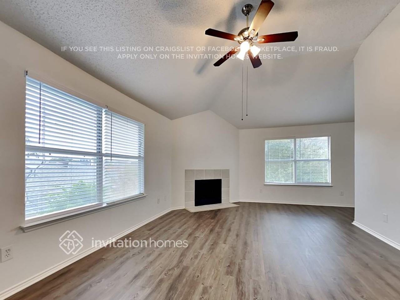 2107 Camelot Dr - Photo 4 of 23