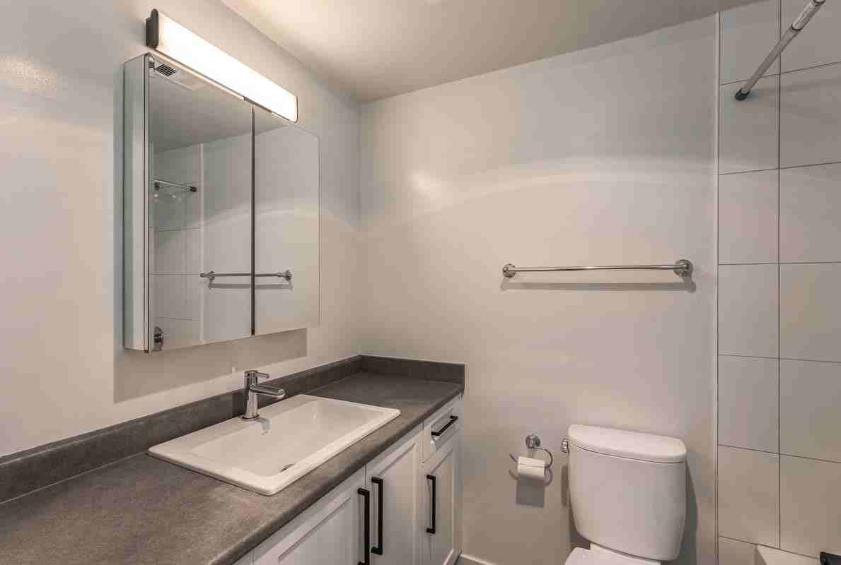 Viscount Manor Apartments - Photo 6 of 13