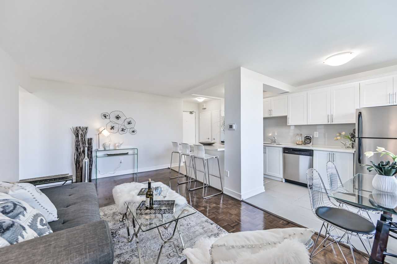 Prince Arthur - Photo 6 of 15