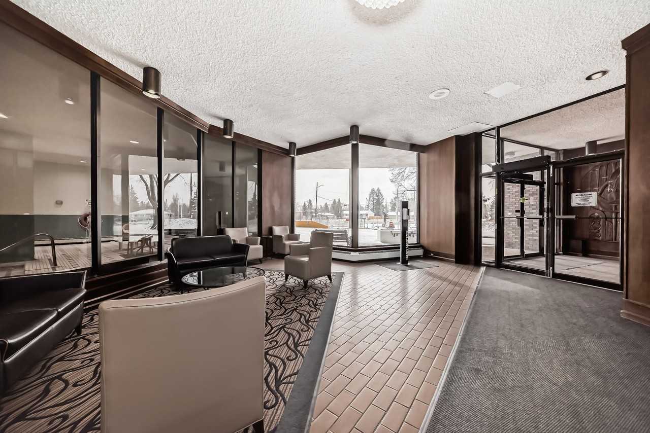 Crescent Place - Photo 3 of 25