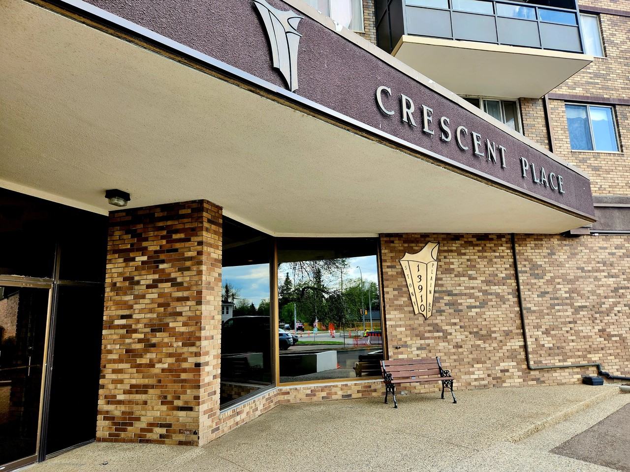 Crescent Place - Photo 5 of 25