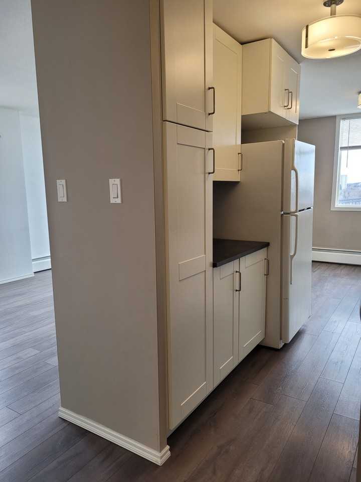 Crestview One Bedroom - Photo 2 of 19