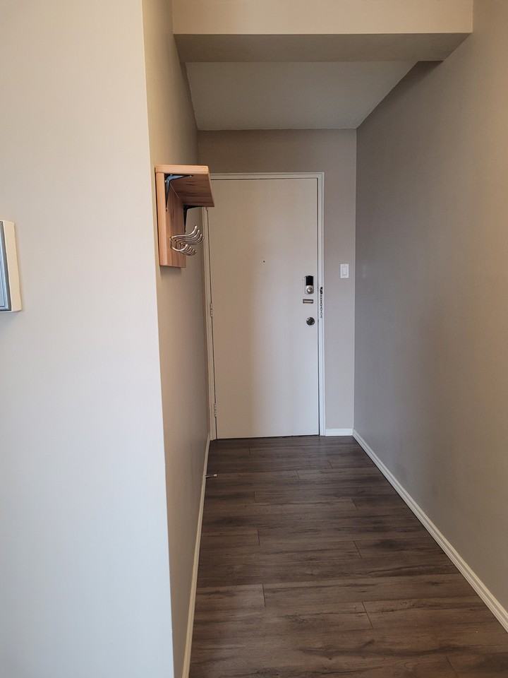 Crestview One Bedroom - Photo 3 of 19