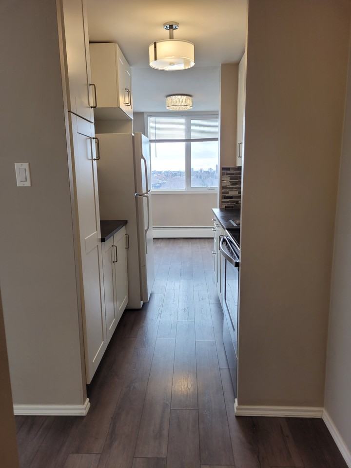 Crestview One Bedroom - Photo 4 of 19