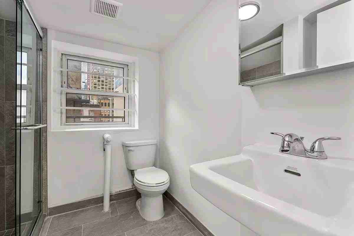 369 W 36th St #2B - Photo 6 of 6