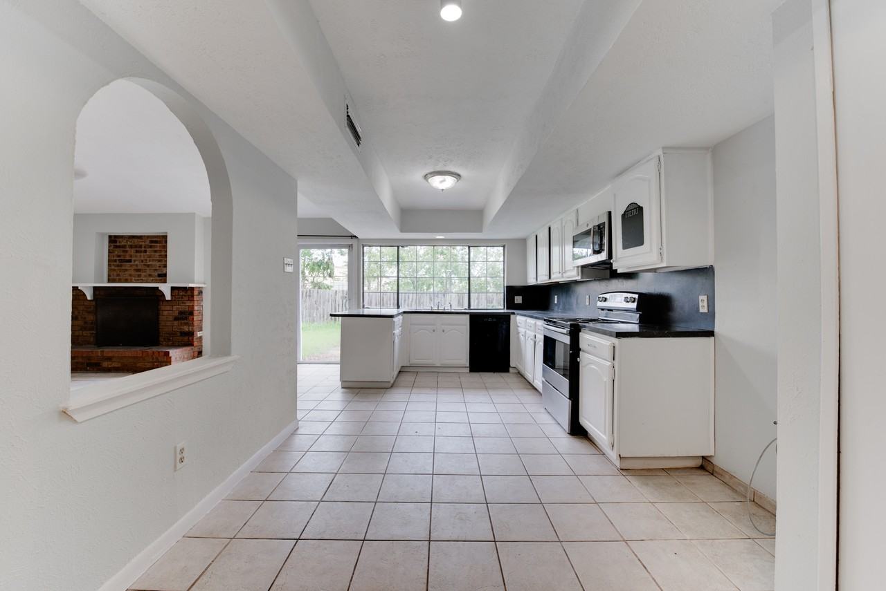 15702 Mendocino Dr - Photo 4 of 11