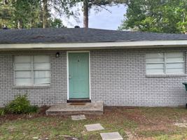 featured image of 221 Farrell St