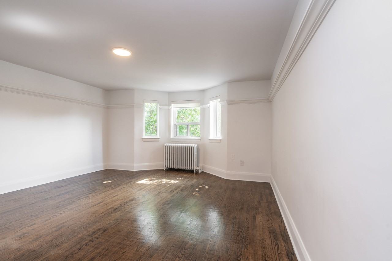 118 Roncesvalles Avenue - Photo 3 of 16