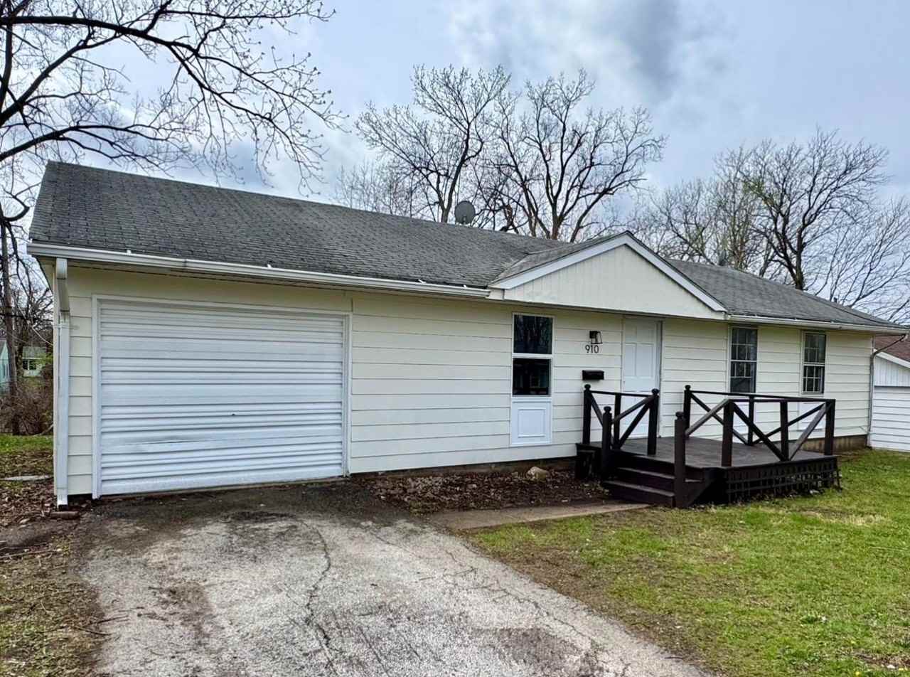 910 Skyline Dr - Photo 3 of 20