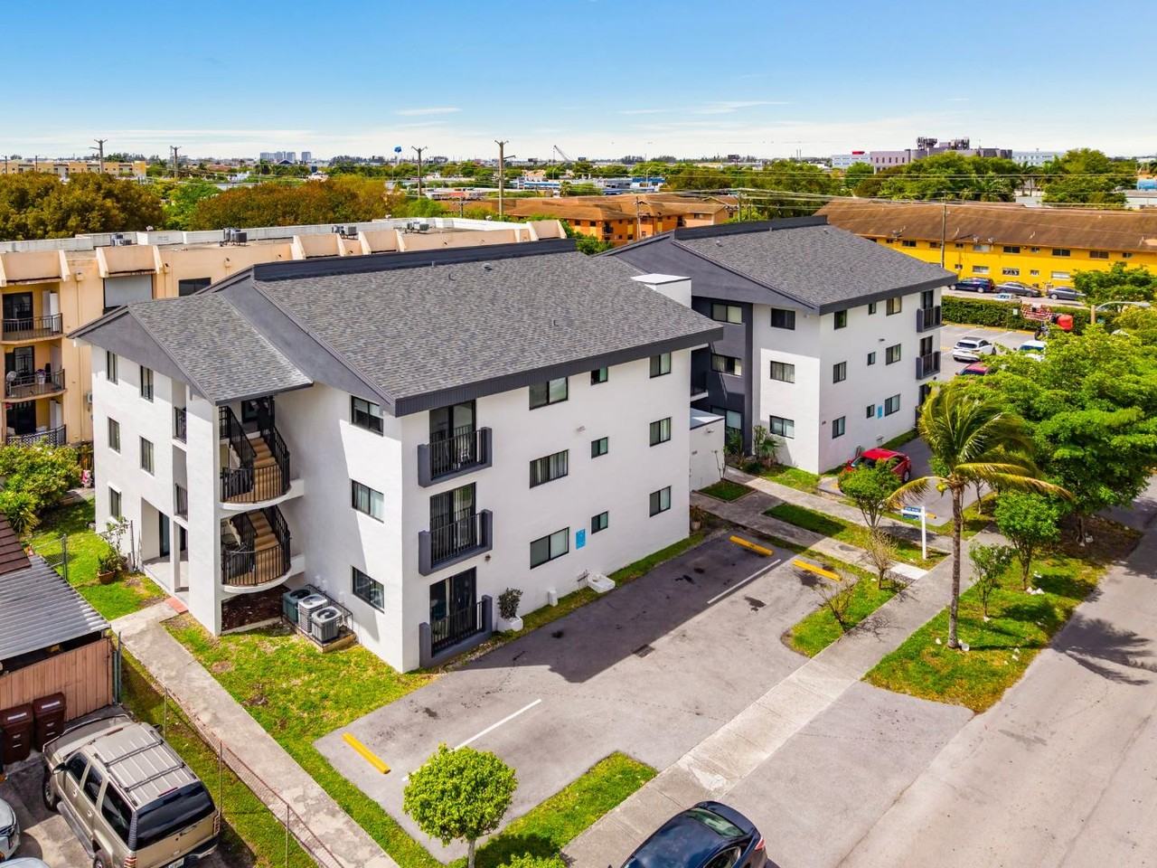 1490 West 42nd Place - Photo 4 of 6