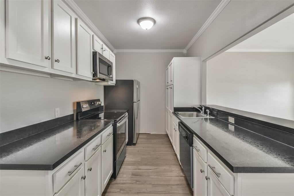 329 East Washington Avenue - Photo 4 of 10