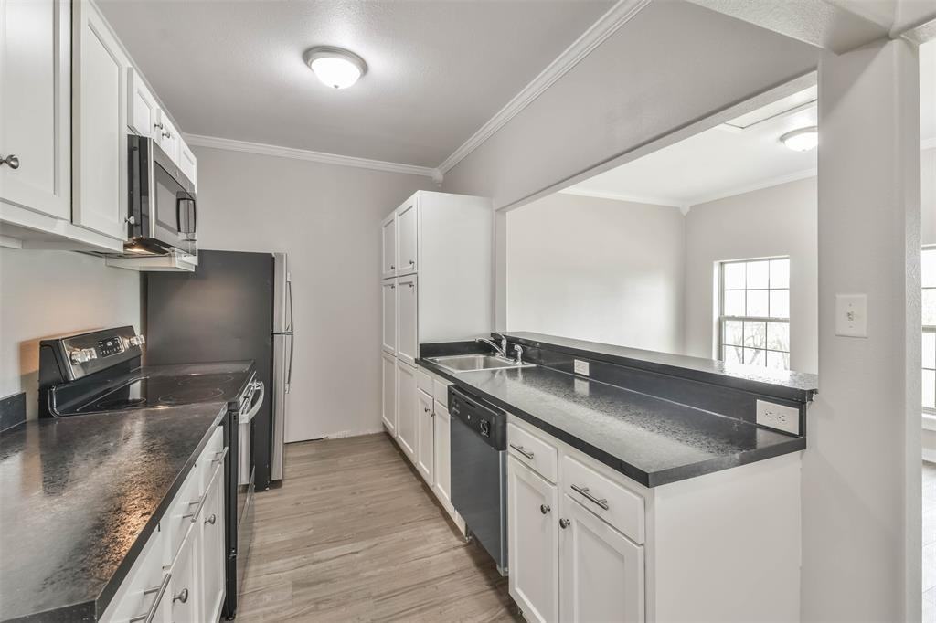 329 East Washington Avenue - Photo 5 of 10