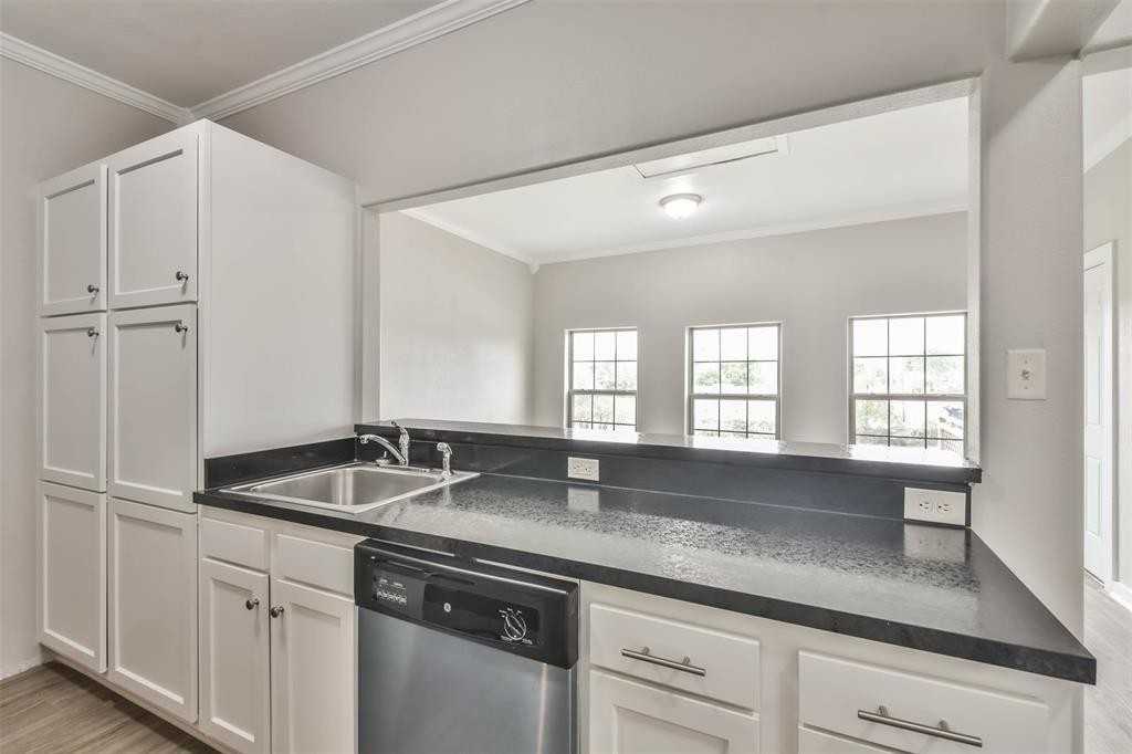 329 East Washington Avenue - Photo 7 of 10