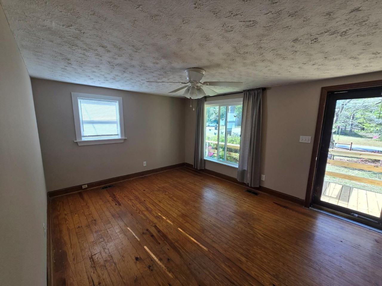219 E Clinton St - Photo 2 of 17