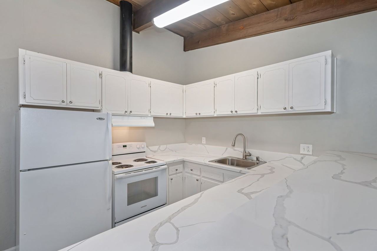 Joshua Tree Apartments - Photo 3 of 40