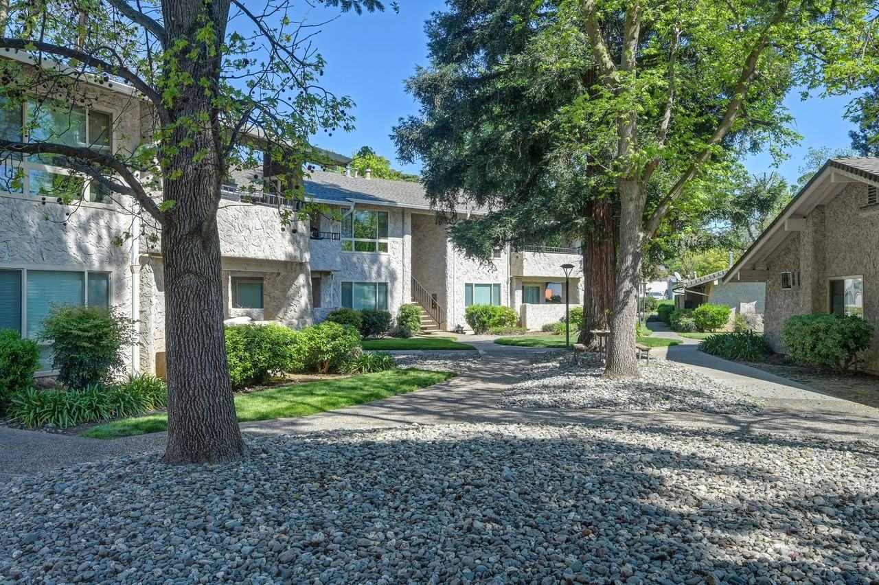 Joshua Tree Apartments - Photo 6 of 40