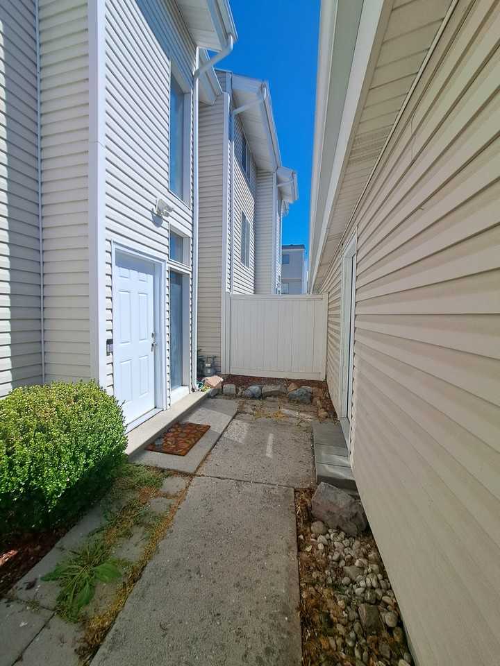 1492 W Parkside Dr #1 - Photo 2 of 39