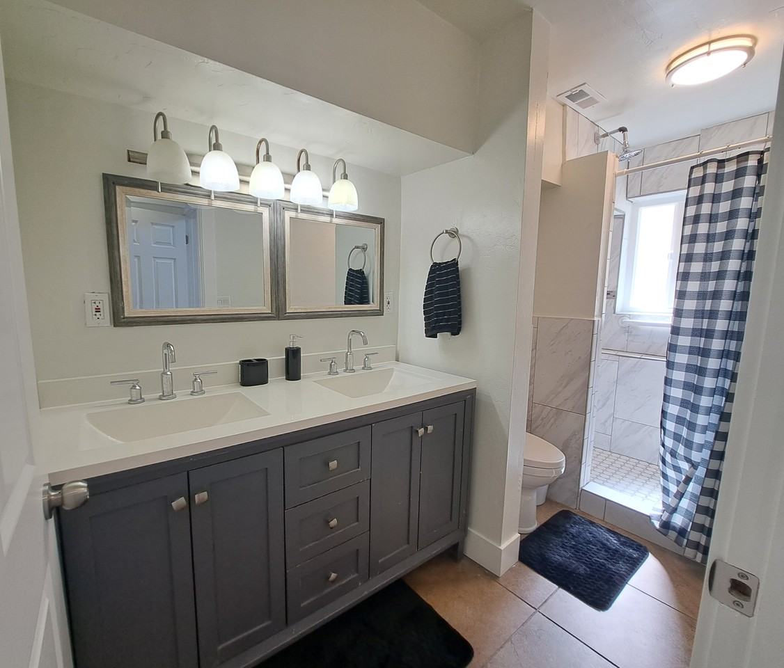 1492 W Parkside Dr #1 - Photo 4 of 39