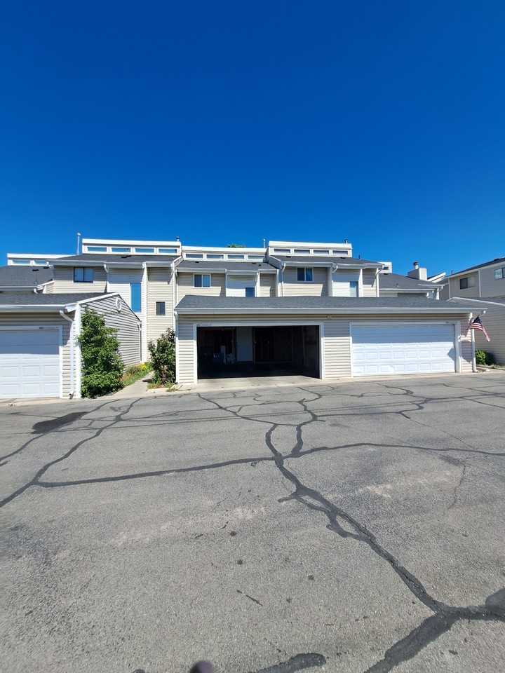 1492 W Parkside Dr #2
