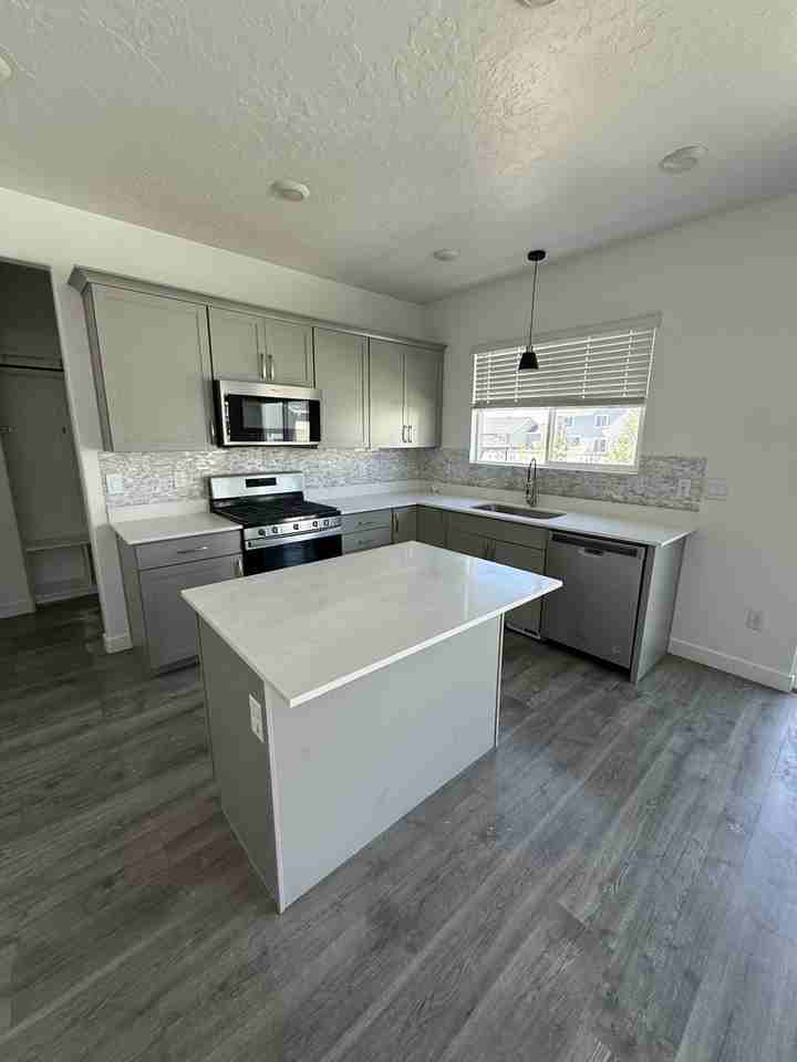 838 S Criddle Rd #1 - Photo 2 of 18