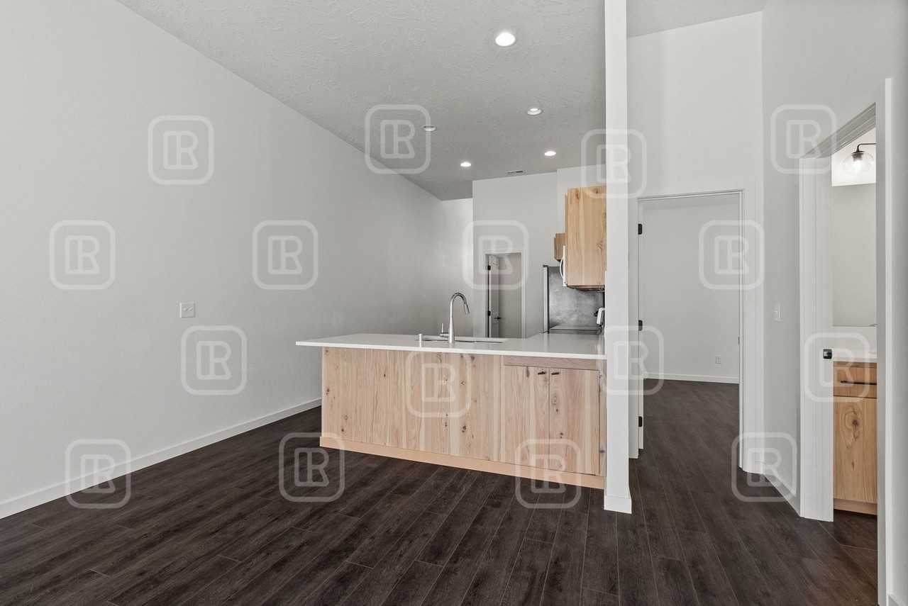 708 S Crescent Ln #1 - Photo 5 of 20