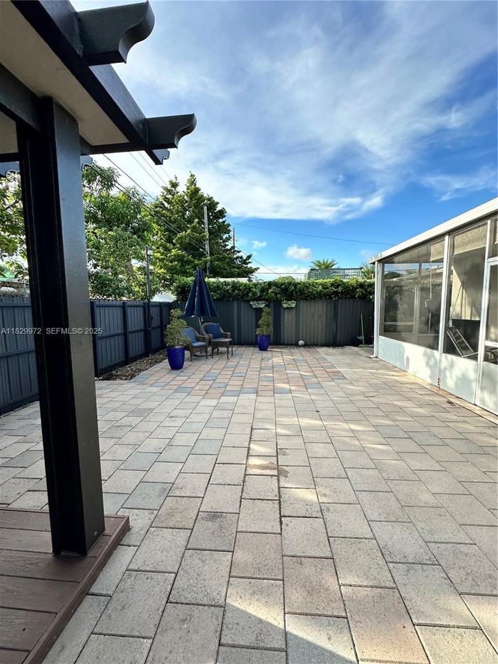 5010 East 1st Avenue #5010 - Photo 3 of 15