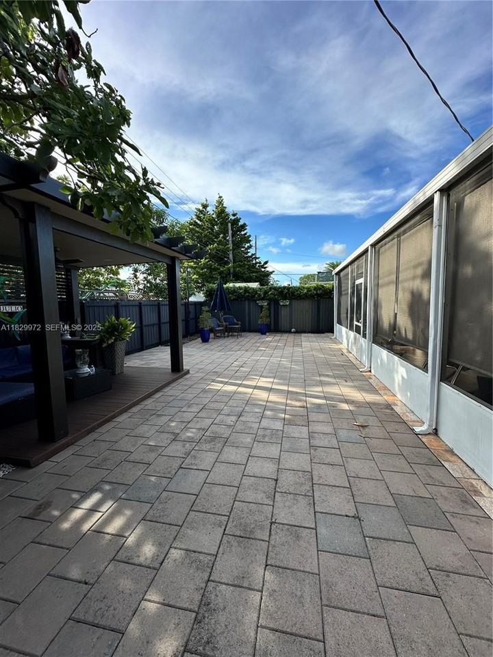 5010 East 1st Avenue #5010 - Photo 4 of 15