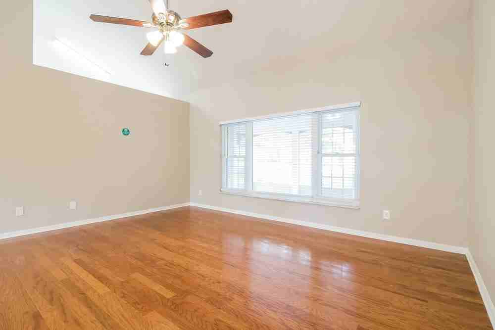 1230 Glenmore Dr - Photo 3 of 14