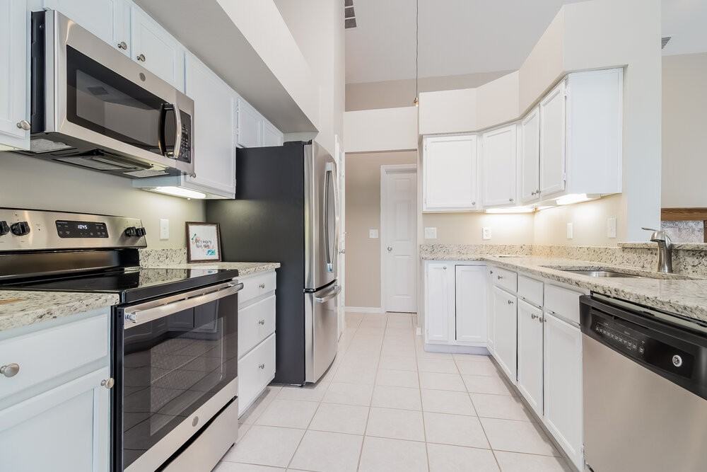 1230 Glenmore Dr - Photo 5 of 14