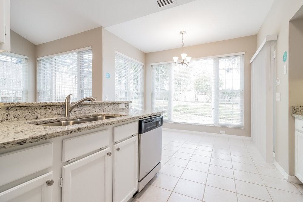 1230 Glenmore Dr - Photo 6 of 14