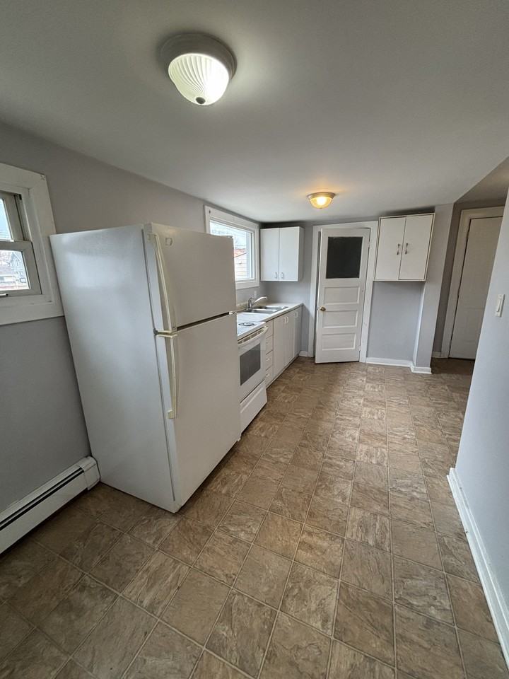 184 Christina St S #2 - Photo 3 of 8