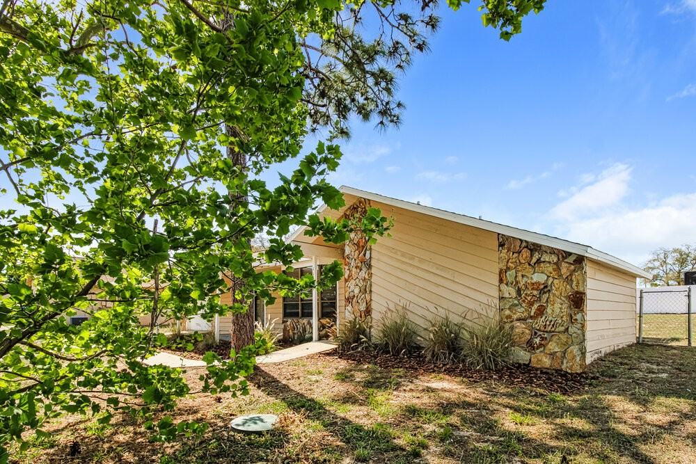 11171 Heathwood Ave - Photo 3 of 16