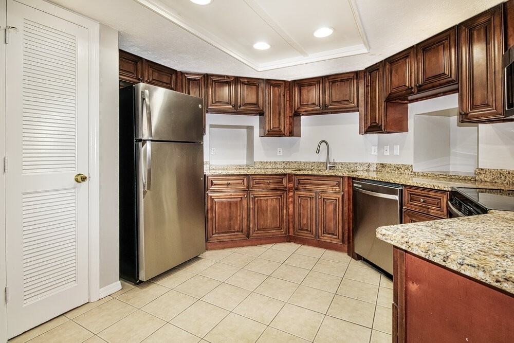 11171 Heathwood Ave - Photo 6 of 16