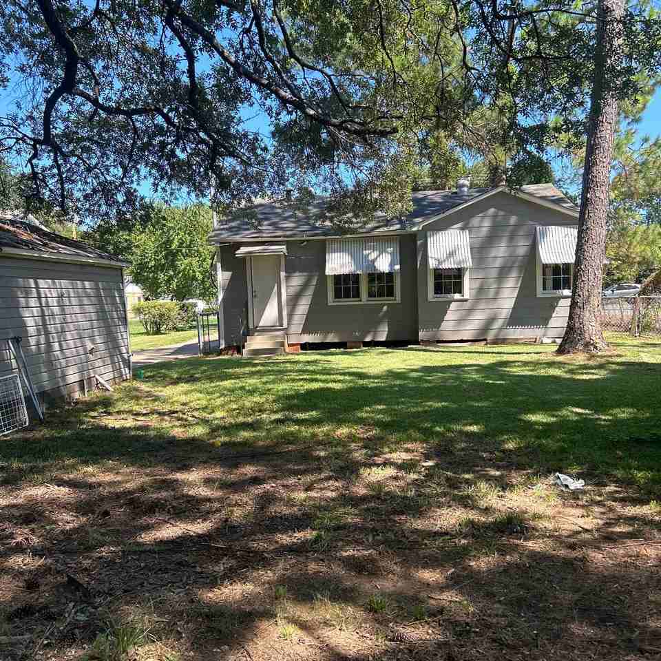 432 Waller Ave - Photo 3 of 13