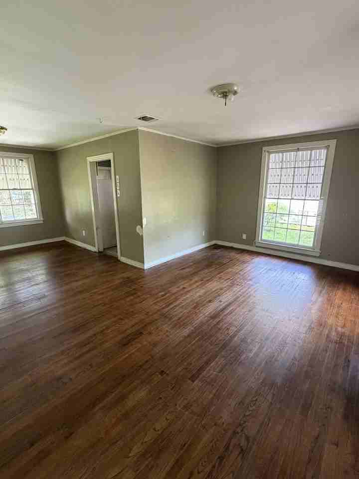 432 Waller Ave - Photo 7 of 13