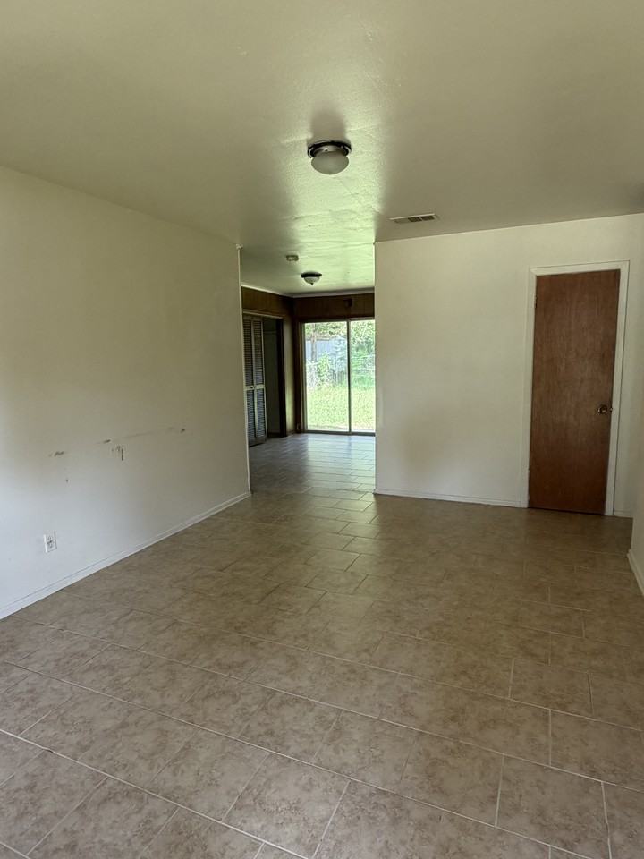 6308 Frondosa Dr - Photo 4 of 12