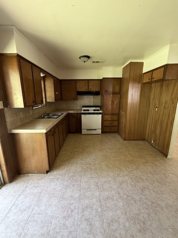 6308 Frondosa Dr - Photo 5 of 12